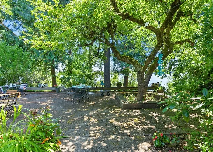 The Riverfront Retreat-Woods Landing