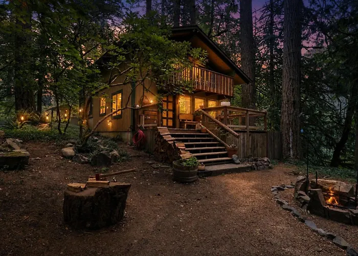 Woodland Home Near The Gorge - Private Deck Home